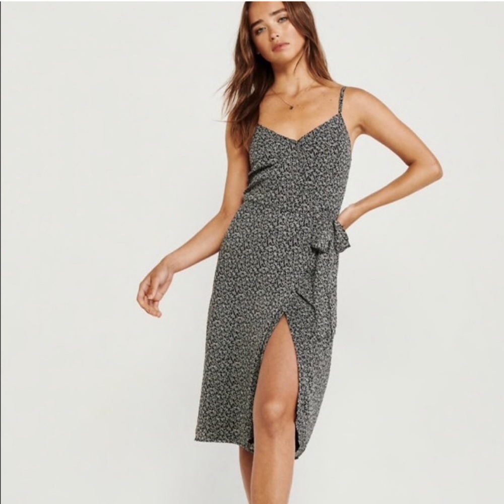 gently used Abercrombie wrap dress black and white